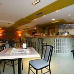 如拉切拉格兰酒店 3*